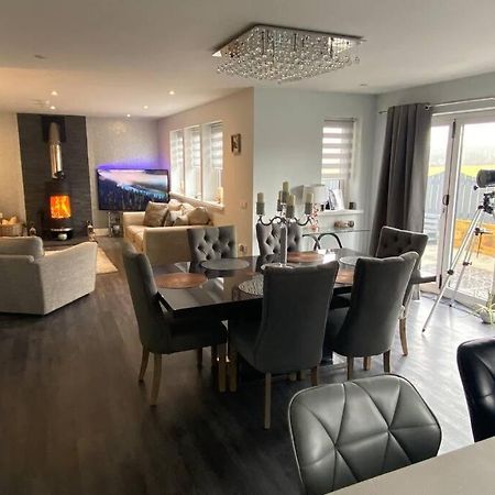 Alcantara- Modern Home With Hot Tub- Sleeps 10 Cromdale Extérieur photo