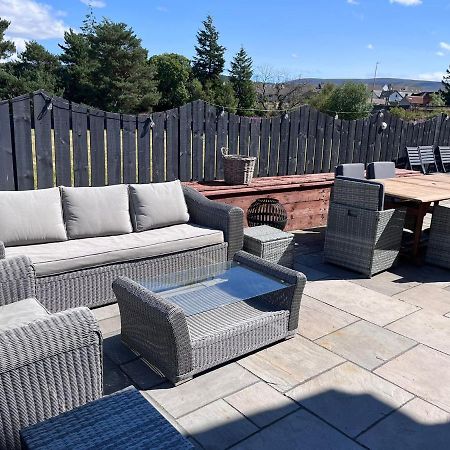 Alcantara- Modern Home With Hot Tub- Sleeps 10 Cromdale Extérieur photo