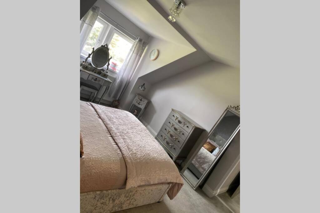 Alcantara- Modern Home With Hot Tub- Sleeps 10 Cromdale Extérieur photo