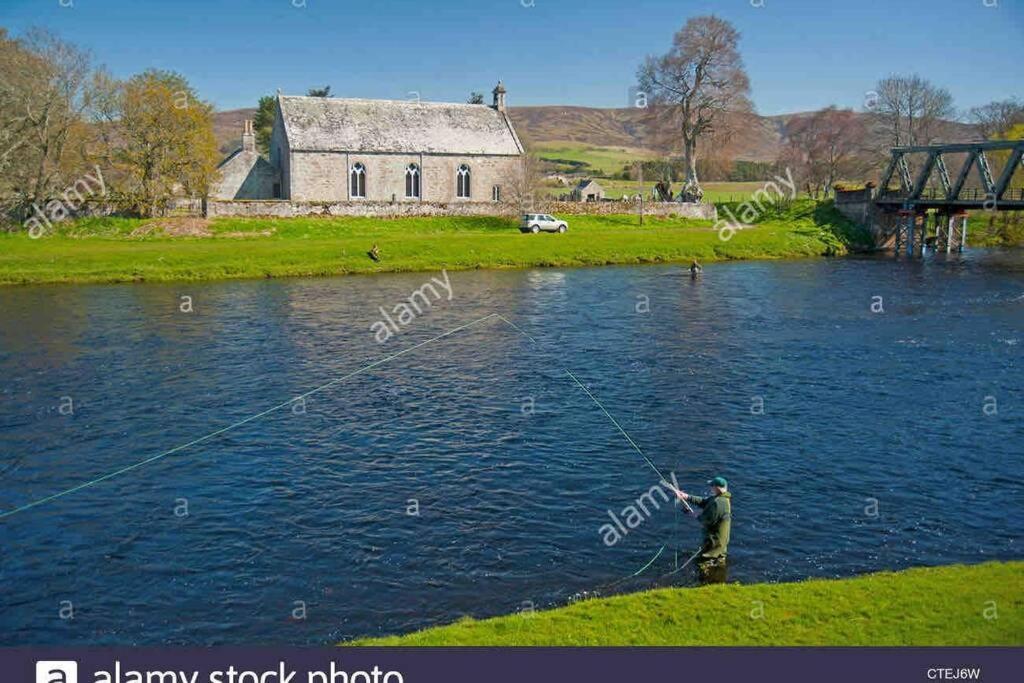 Alcantara- Modern Home With Hot Tub- Sleeps 10 Cromdale Extérieur photo