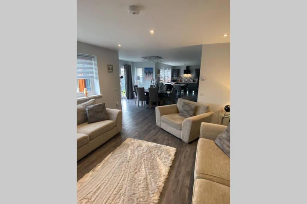Alcantara- Modern Home With Hot Tub- Sleeps 10 Cromdale Extérieur photo