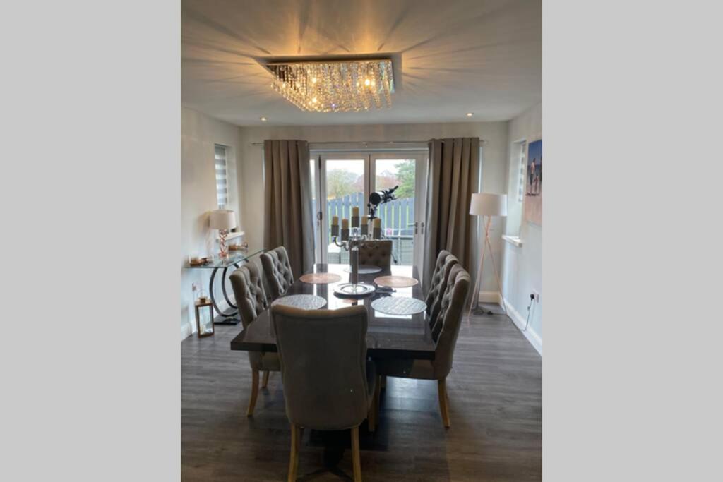 Alcantara- Modern Home With Hot Tub- Sleeps 10 Cromdale Extérieur photo
