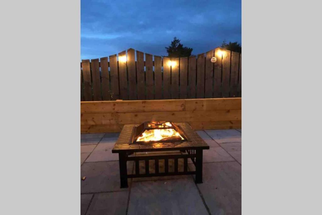 Alcantara- Modern Home With Hot Tub- Sleeps 10 Cromdale Extérieur photo