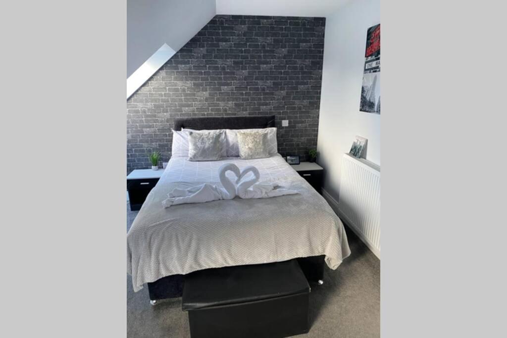 Alcantara- Modern Home With Hot Tub- Sleeps 10 Cromdale Extérieur photo