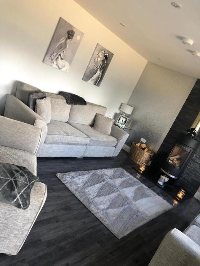 Alcantara- Modern Home With Hot Tub- Sleeps 10 Cromdale Extérieur photo