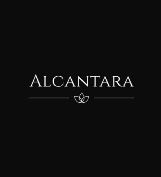 Alcantara- Modern Home With Hot Tub- Sleeps 10 Cromdale Extérieur photo