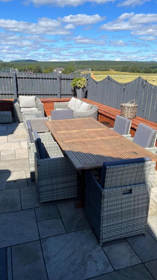 Alcantara- Modern Home With Hot Tub- Sleeps 10 Cromdale Extérieur photo