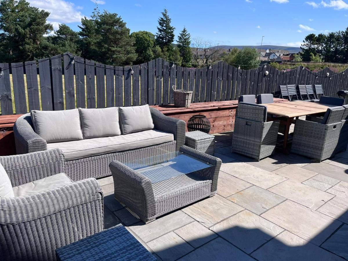 Alcantara- Modern Home With Hot Tub- Sleeps 10 Cromdale Extérieur photo