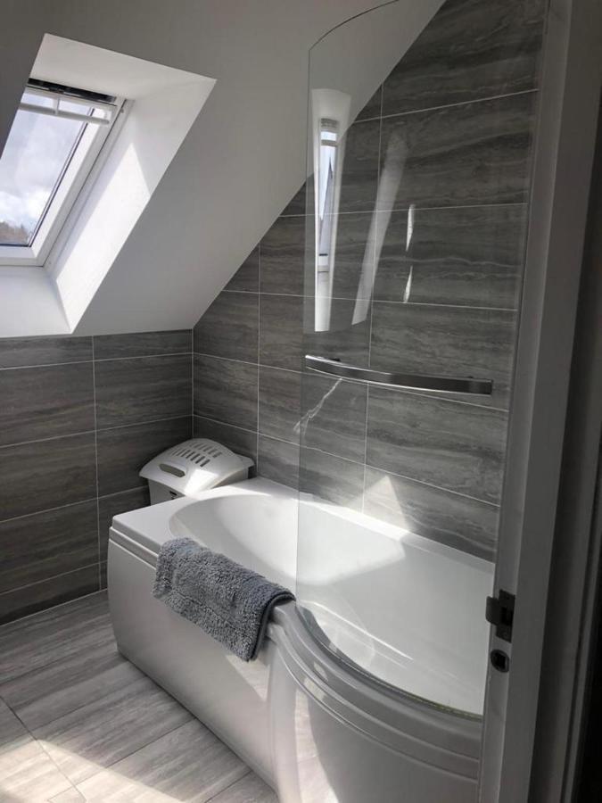 Alcantara- Modern Home With Hot Tub- Sleeps 10 Cromdale Extérieur photo